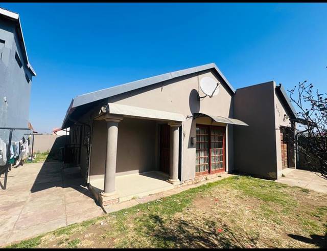 3 BEDROOM HOUSE FOR SALE IN CLOVERDENE